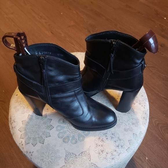 HP. Stuart Weitzman Leather Bootie - Picture 15 of 16